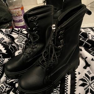 Combat boots